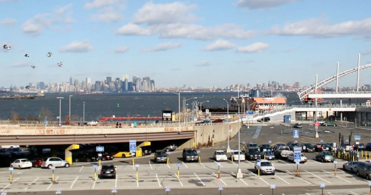 Find discounted monthly parking in Staten Island City. Reserve your spot now