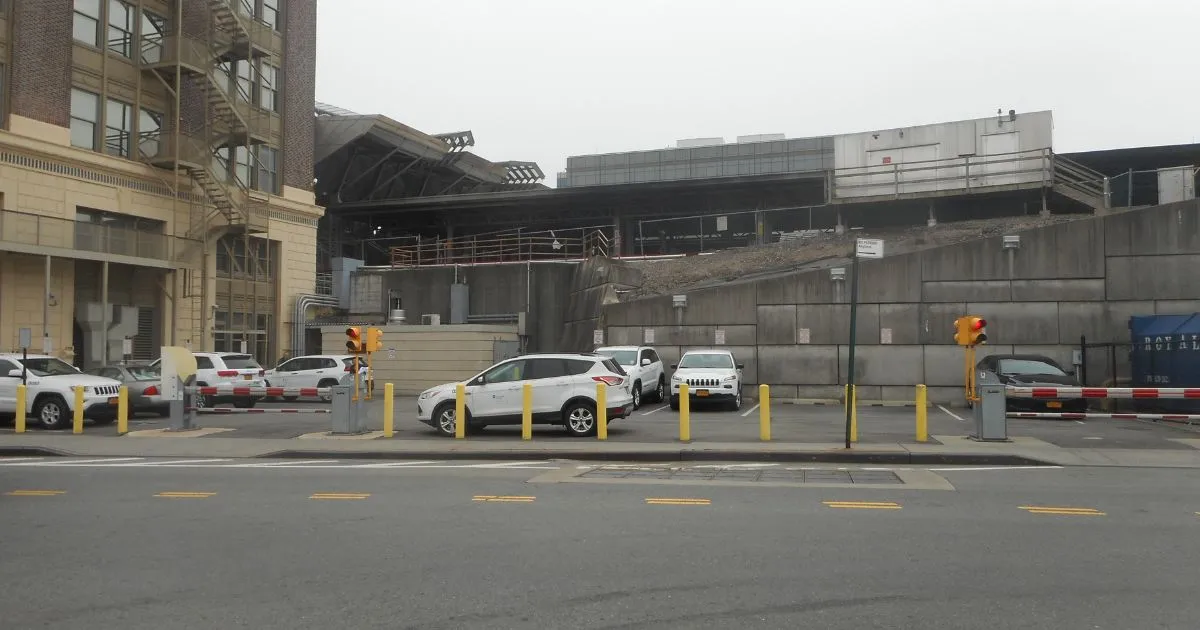 Save money on monthly parking in Queens City