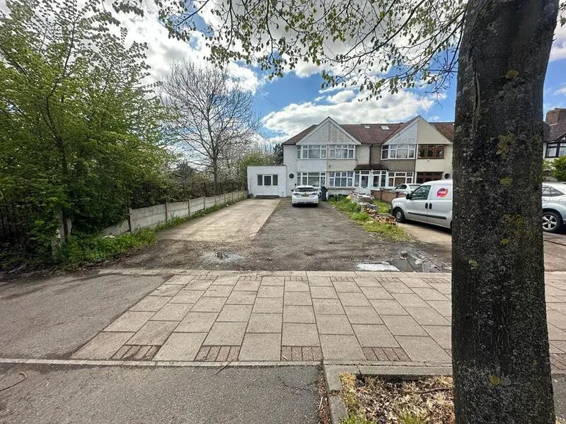 Parking On Uxbridge Road Tw13