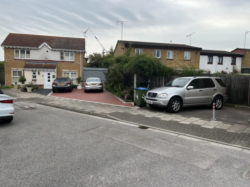 Parking On Tuppy Street Se28