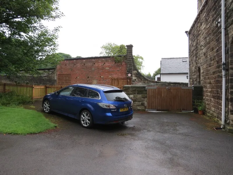 Parking On Cemetery Road Ls19 (side)