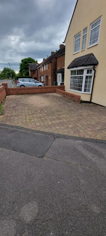 Parking On Melton Avenue B92