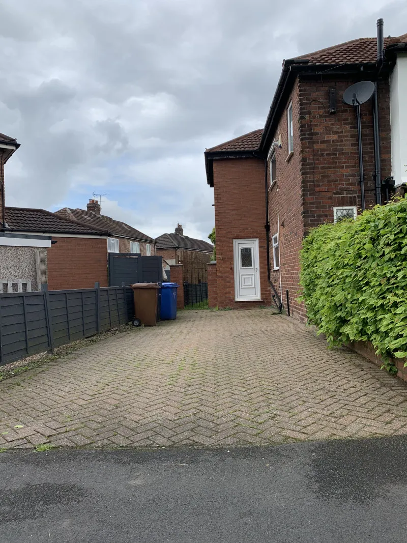 Parking On Pendlebury Road Sk8